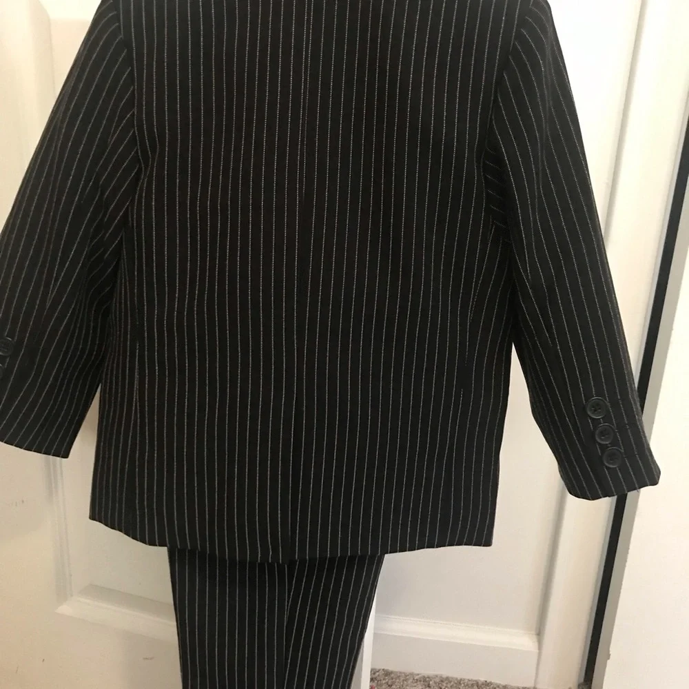 Boys 2T 3pc pin stripped suit